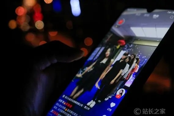 如何在快手开启视频聊天?